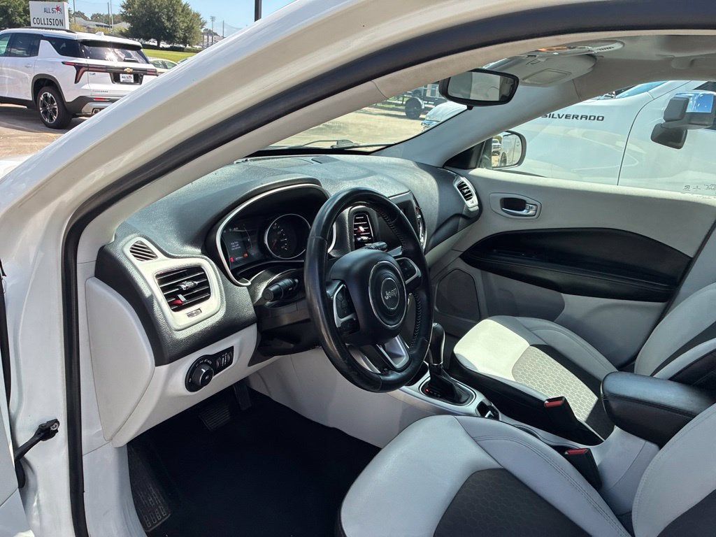 2019 Jeep Compass Latitude w/Sun/Wheel Pkg
