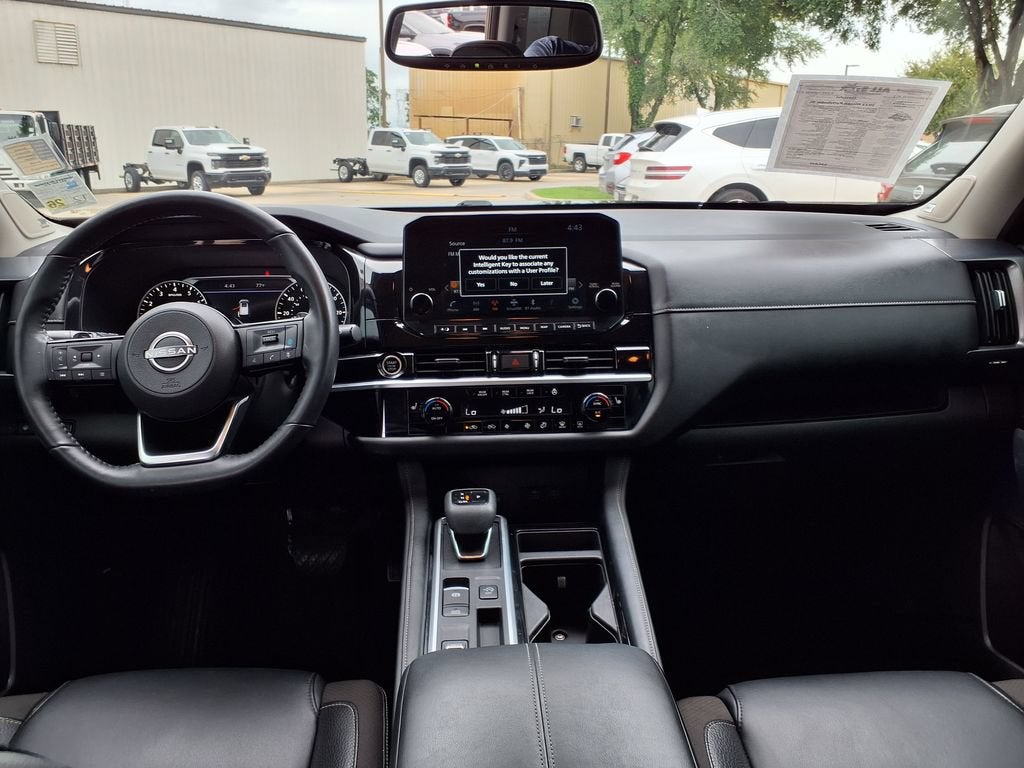 2022 Nissan Pathfinder SL