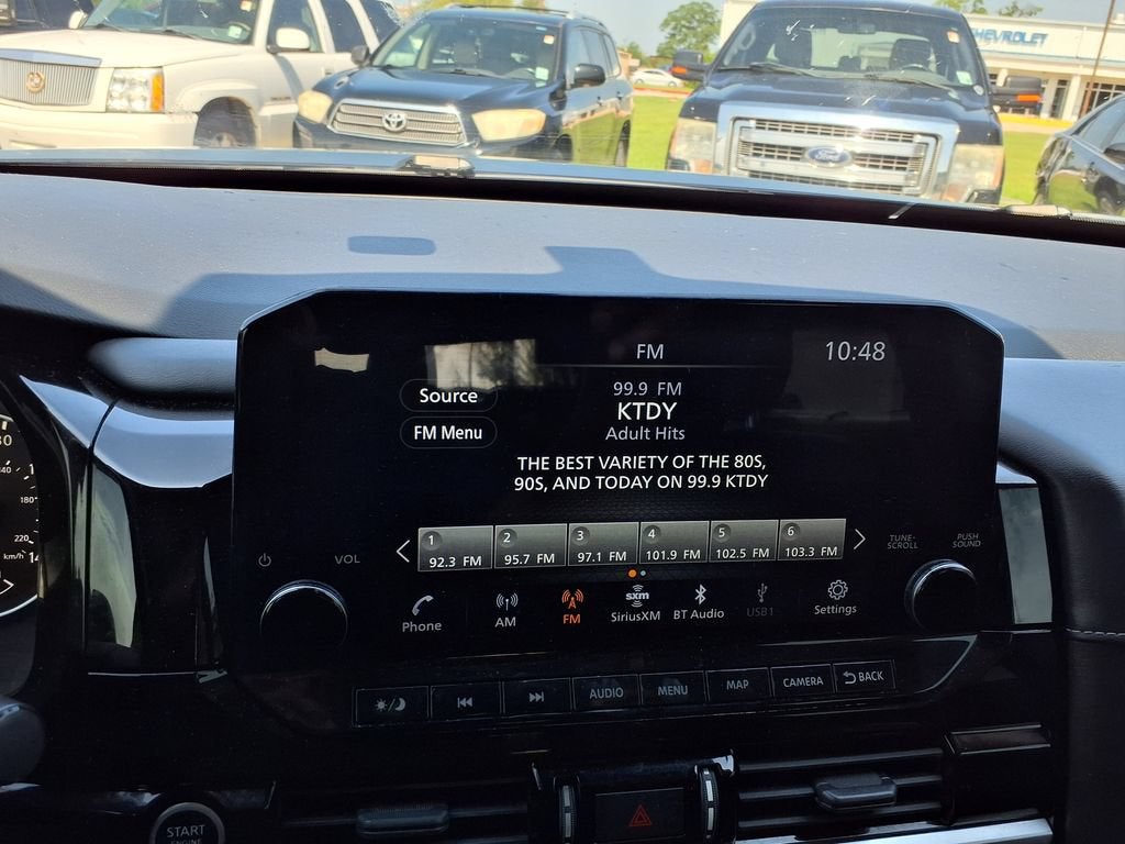 2022 Nissan Pathfinder SL