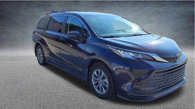 2022 Toyota Sienna LE