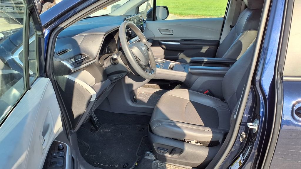 2022 Toyota Sienna LE