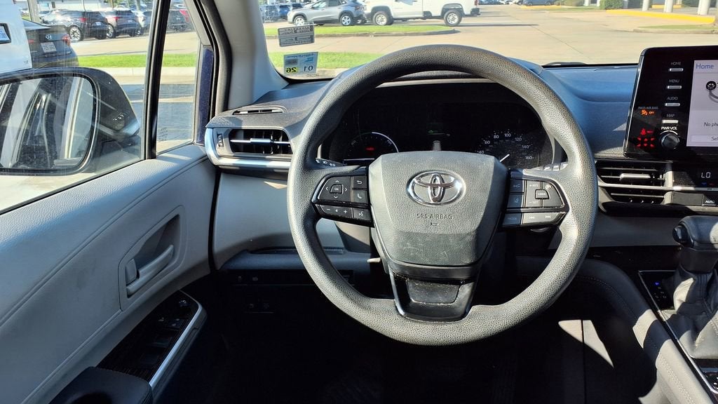 2022 Toyota Sienna LE