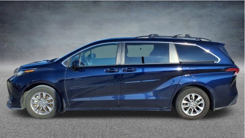 2022 Toyota Sienna LE