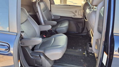 2022 Toyota Sienna LE