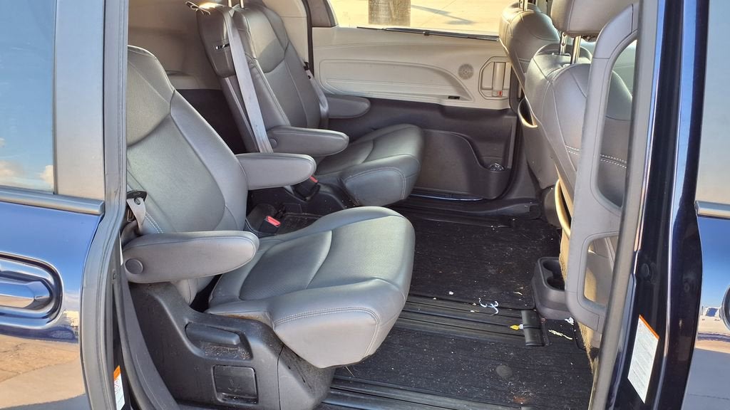 2022 Toyota Sienna LE