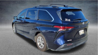 2022 Toyota Sienna LE