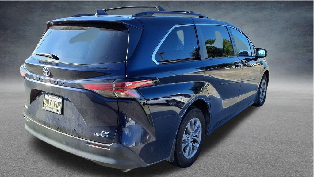 2022 Toyota Sienna LE
