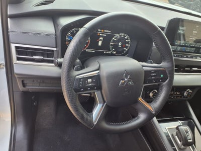 2023 Mitsubishi Outlander SE
