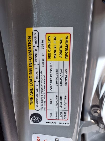 2025 Volvo XC40 Plus Bright Theme