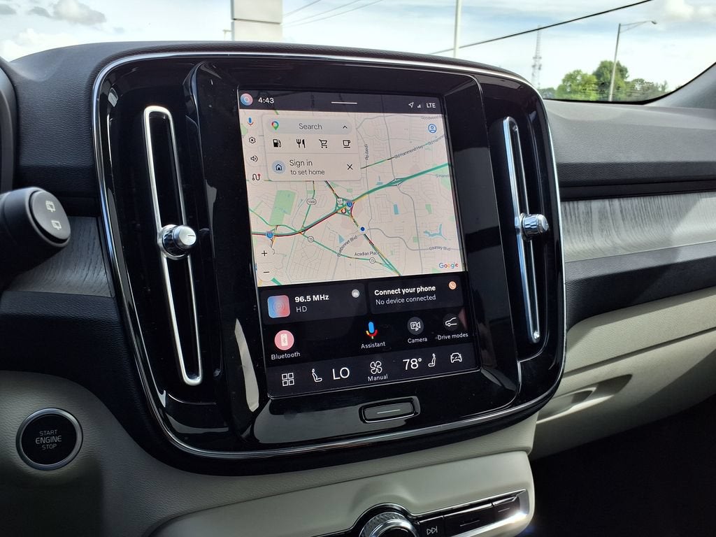 2023 Volvo XC40 Ultimate Bright Theme