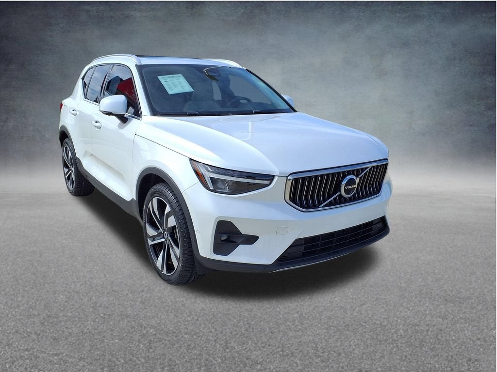 2023 Volvo XC40 Ultimate Bright Theme
