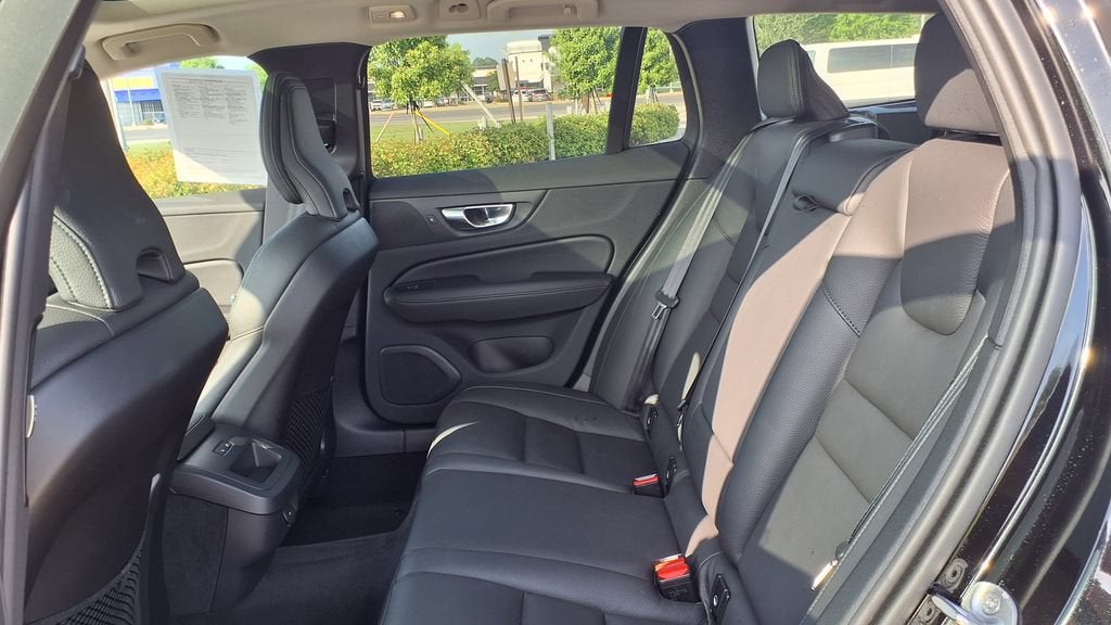 2025 Volvo V60 Cross Country Plus