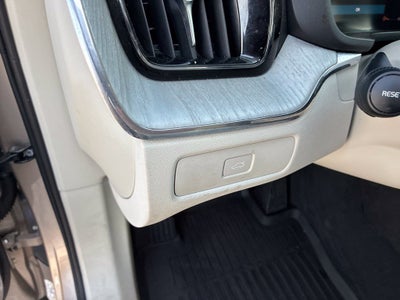 2025 Volvo XC60 Plus