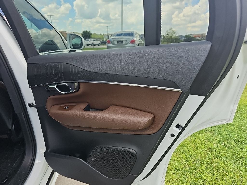 2020 Volvo XC90 T6 Momentum