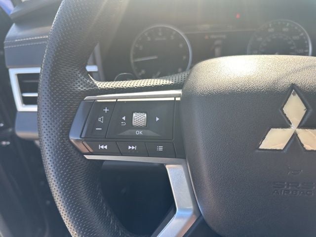 2023 Mitsubishi Outlander SE