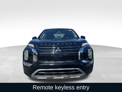 2023 Mitsubishi Outlander SE