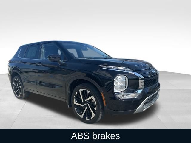 2023 Mitsubishi Outlander SE