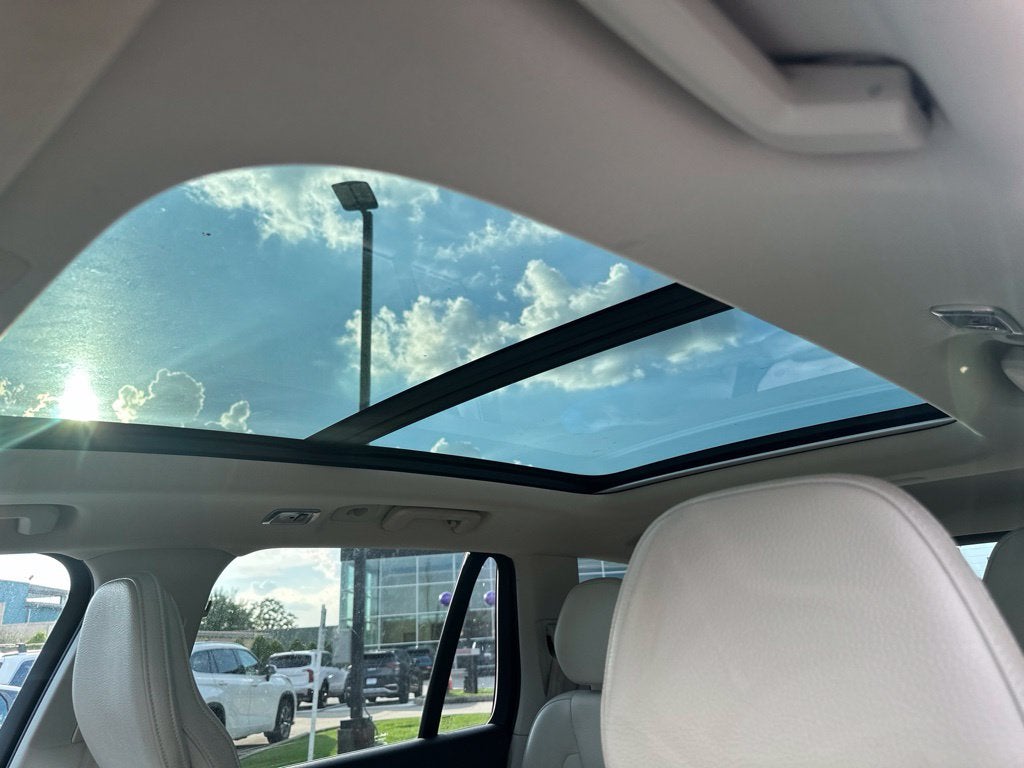 2019 Volvo XC90 T5 Momentum