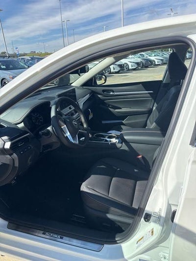 2025 Nissan Altima SR