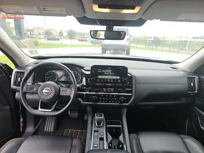 2023 Nissan Pathfinder SL