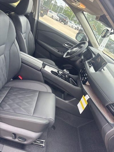 2025 Nissan Rogue Platinum