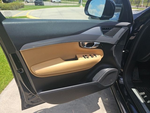 2017 Volvo XC90 T6 Momentum