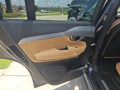 2017 Volvo XC90 T6 Momentum