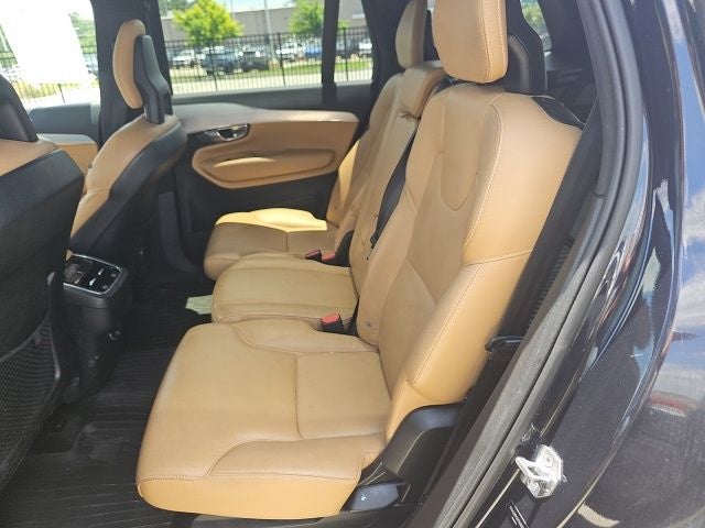 2017 Volvo XC90 T6 Momentum