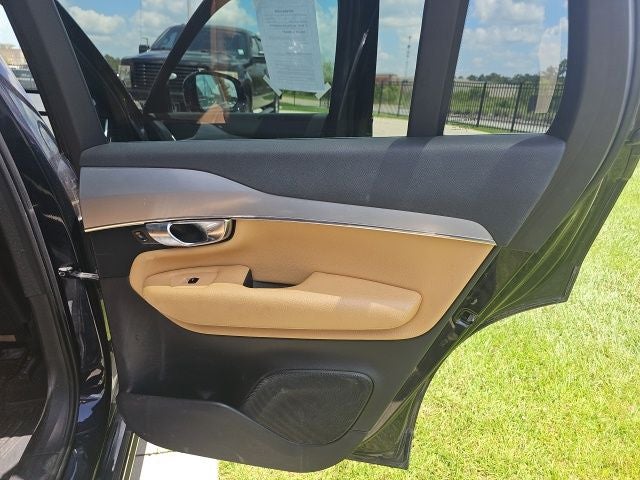 2017 Volvo XC90 T6 Momentum