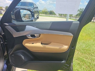 2017 Volvo XC90 T6 Momentum