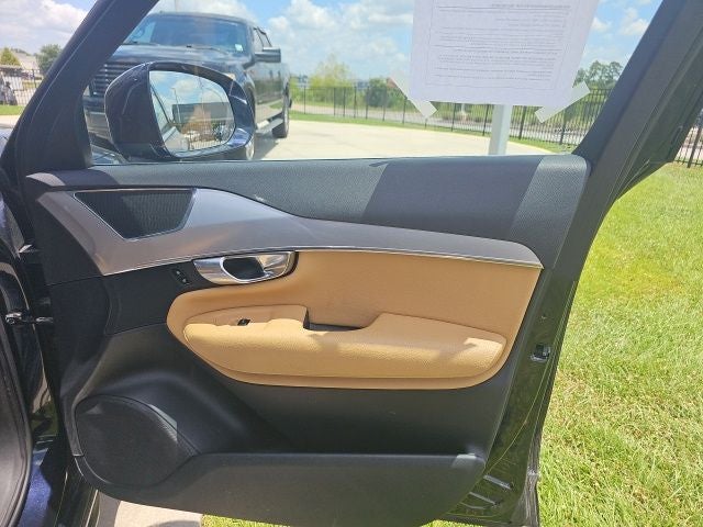 2017 Volvo XC90 T6 Momentum
