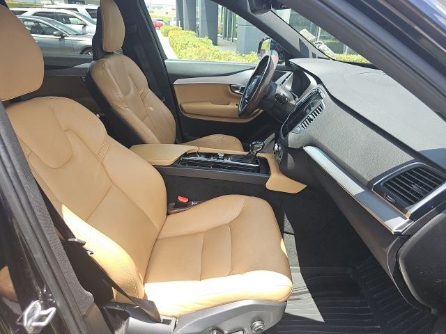 2017 Volvo XC90 T6 Momentum