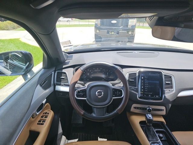 2017 Volvo XC90 T6 Momentum