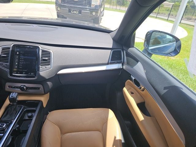 2017 Volvo XC90 T6 Momentum