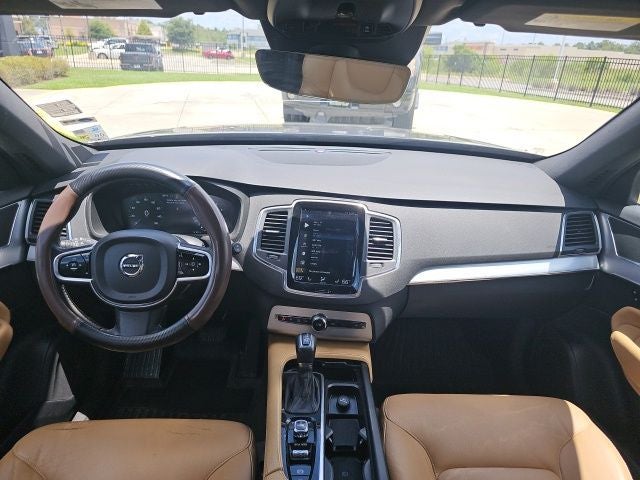 2017 Volvo XC90 T6 Momentum