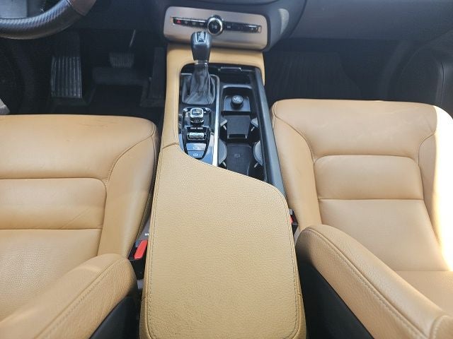 2017 Volvo XC90 T6 Momentum