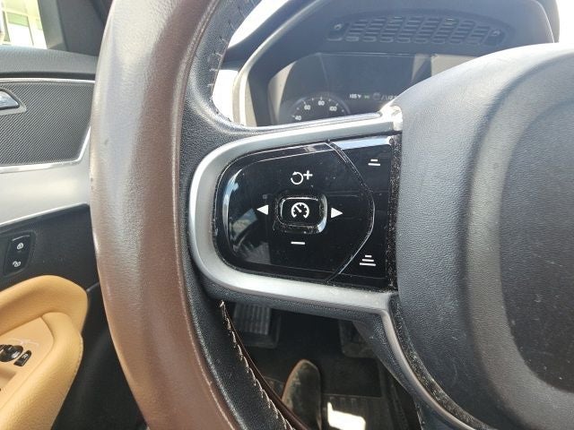 2017 Volvo XC90 T6 Momentum
