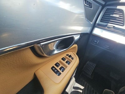 2017 Volvo XC90 T6 Momentum
