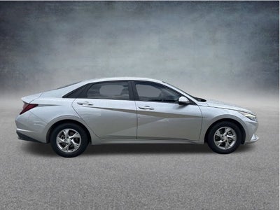 2022 Hyundai Elantra SE