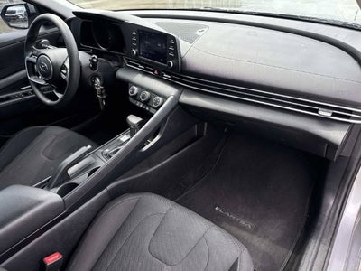 2022 Hyundai Elantra SE