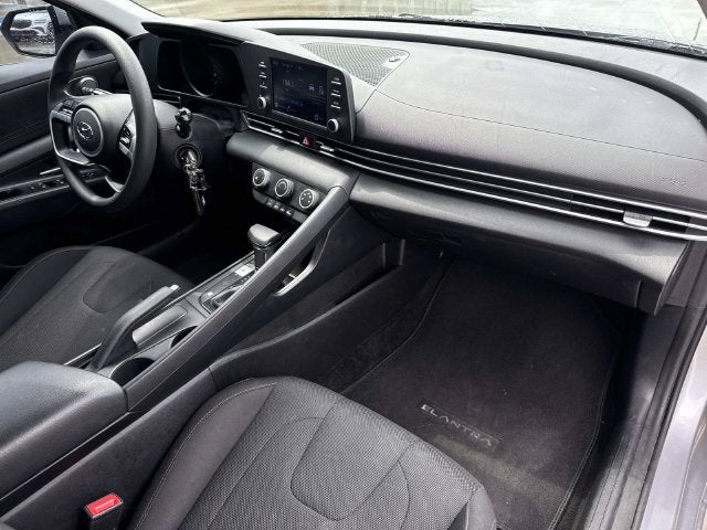 2022 Hyundai Elantra SE