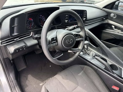 2022 Hyundai Elantra SE