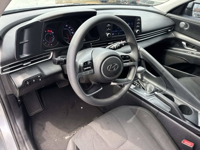 2022 Hyundai Elantra SE