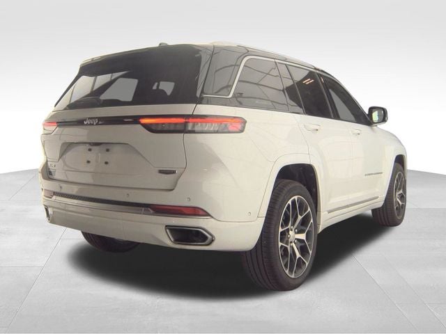 2022 Jeep Grand Cherokee Summit