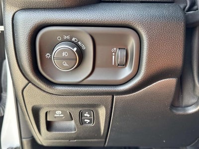 2022 RAM 1500 Big Horn Crew Cab 4x4 5'7' Box