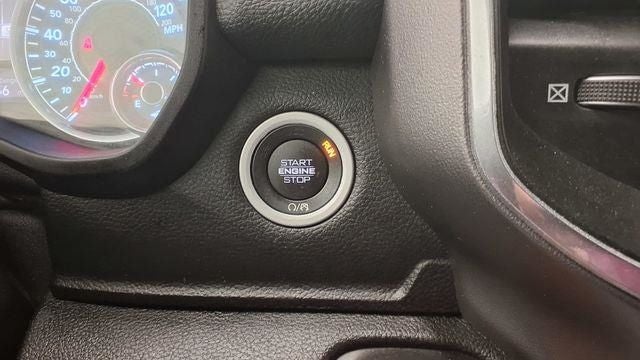 2020 RAM 1500 Laramie Crew Cab 4x4 5'7' Box