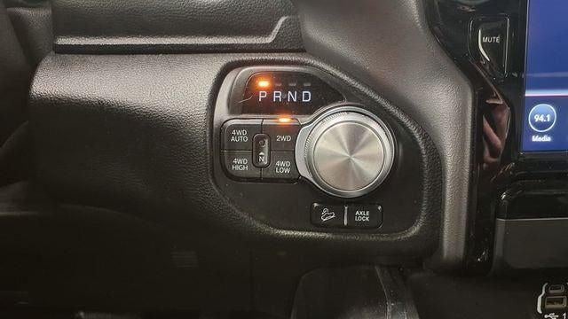 2020 RAM 1500 Laramie Crew Cab 4x4 5'7' Box