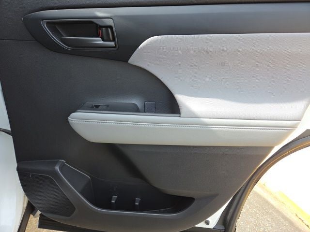 2020 Toyota Highlander LE
