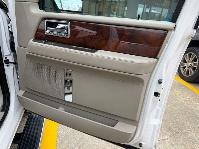 2012 Lincoln Navigator Base