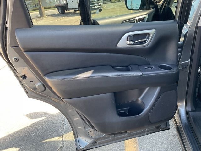 2020 Nissan Pathfinder SV